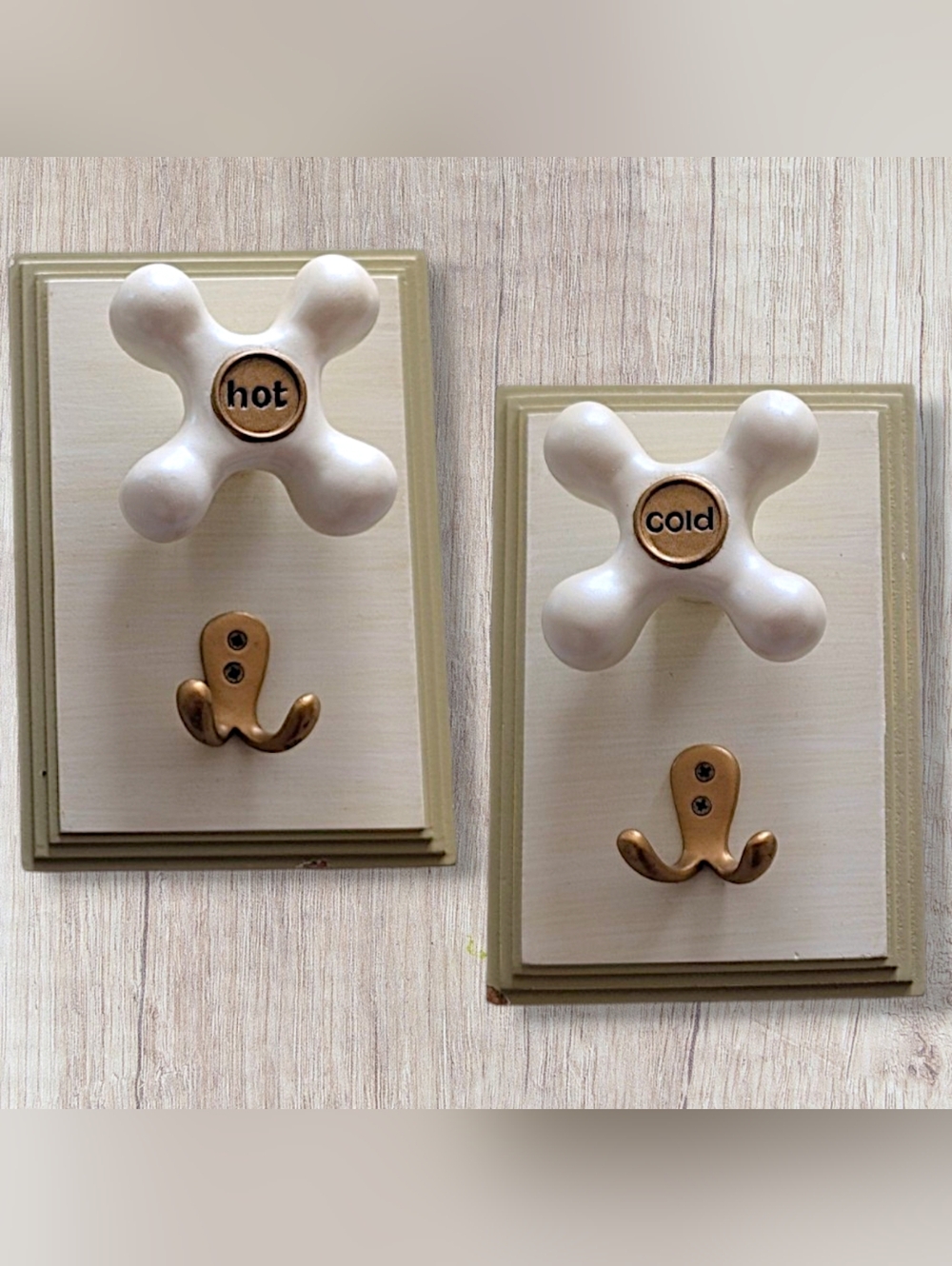 Shabby Chic Vintage Hot/Cold Faucet Knob Wall Decor Hooks